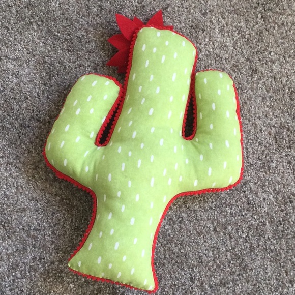 - Artist Made Christmas Cactus w/ Poinsettia Flower Pillow NEW - Picture 3 of 4